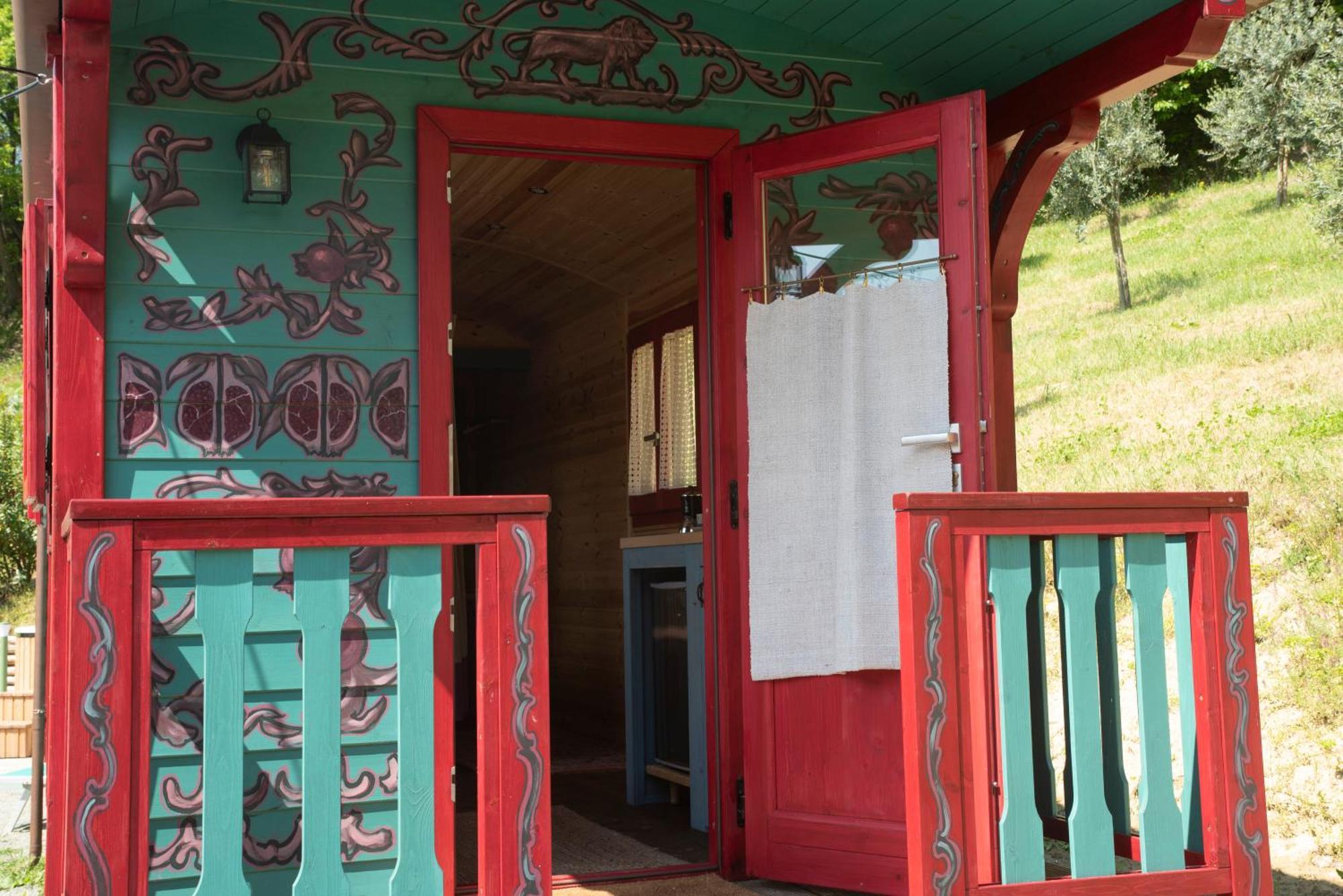 Agriturismo La Rovere - I Carrozzoni Gitani Cossano Belbo Εξωτερικό φωτογραφία