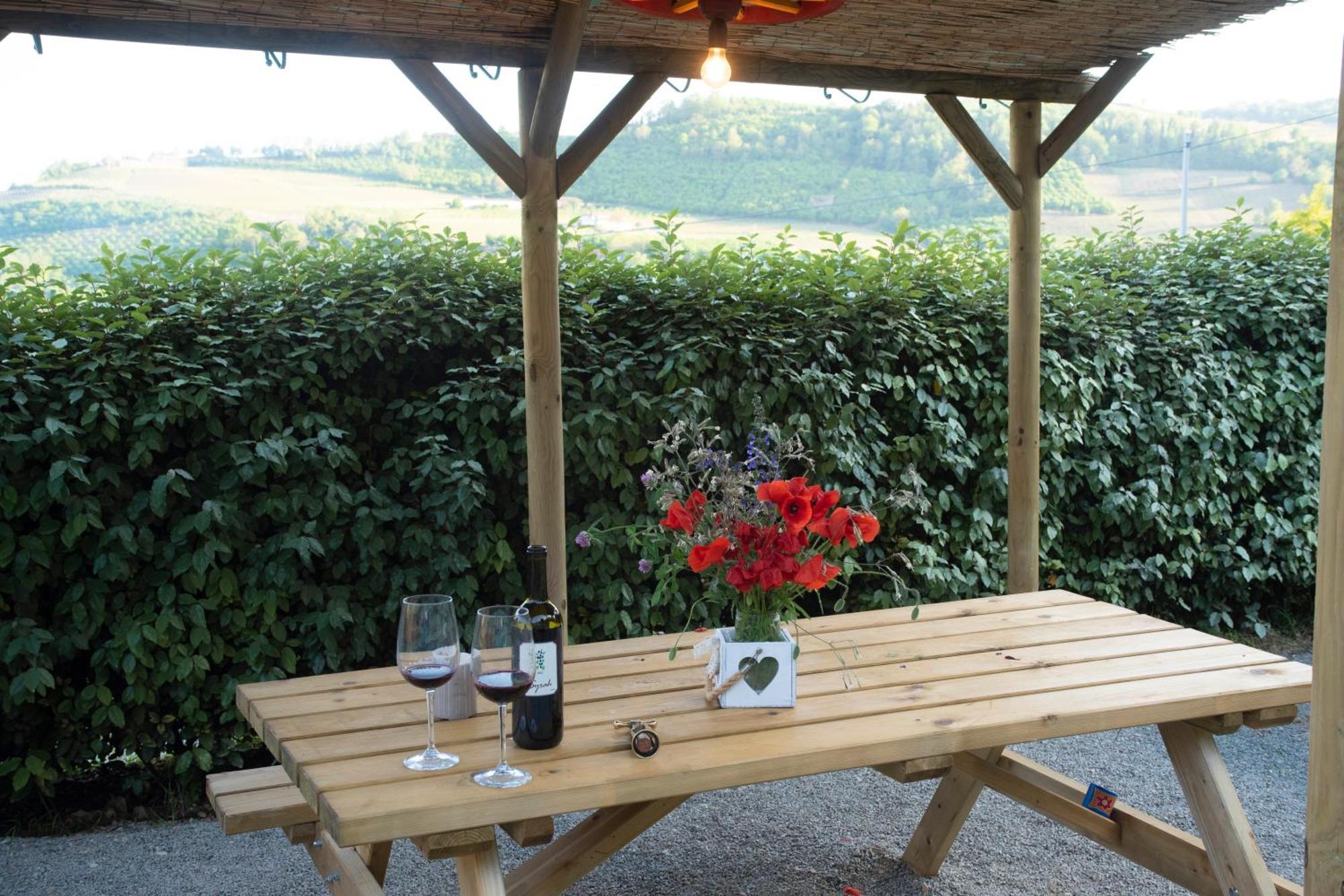 Agriturismo La Rovere - I Carrozzoni Gitani Cossano Belbo Εξωτερικό φωτογραφία
